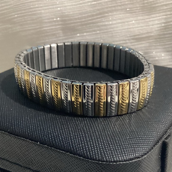 - 🌼Lux 2 Toned Silver & Gold Hypoallergenic Stretch Bracelet Bangle - Picture 13 of 15